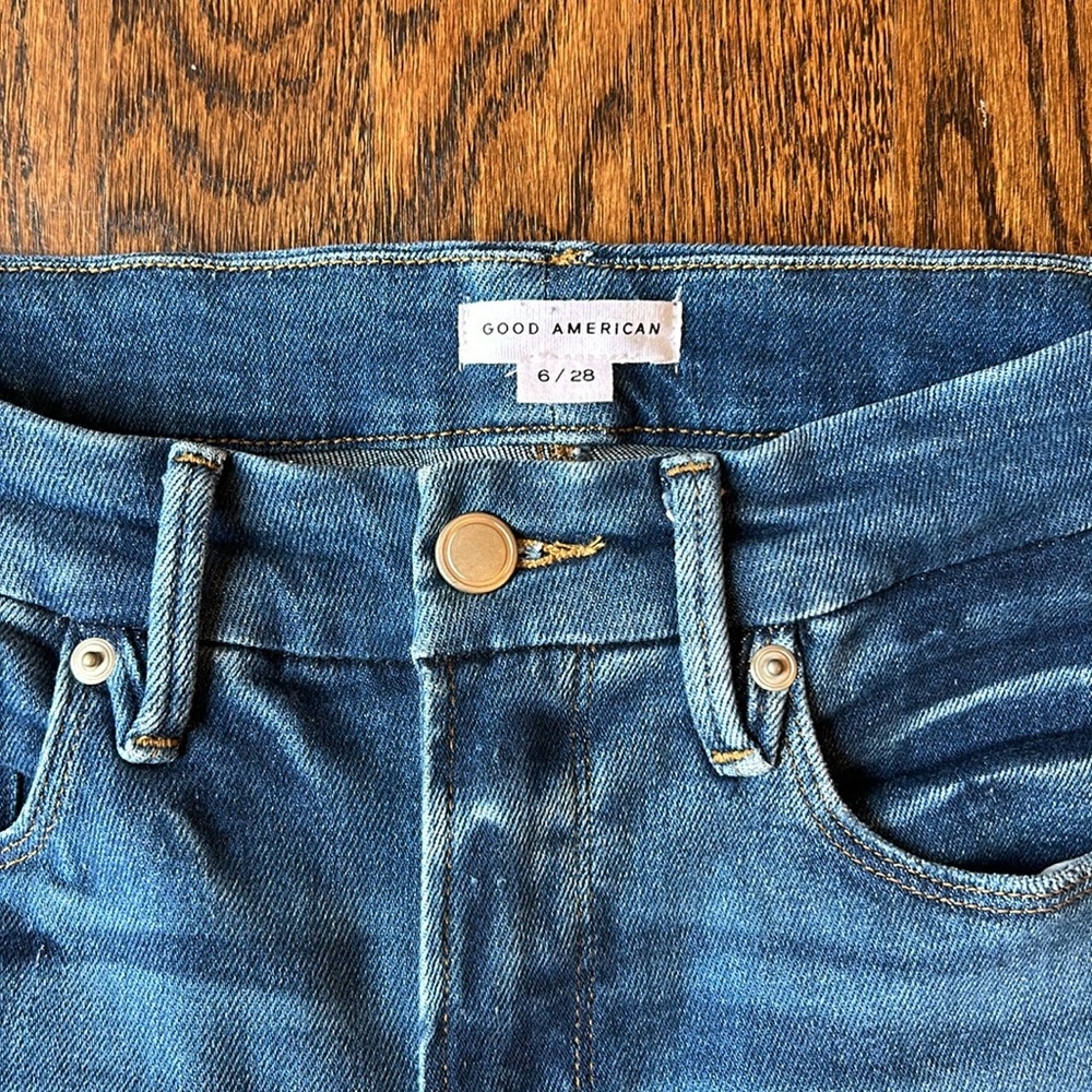 Good American Crop Raw Hem Jeans Size 6/28 - Picture 3 of 3